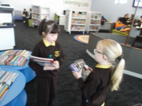 P3 and 4 visit Kilkeel Library.